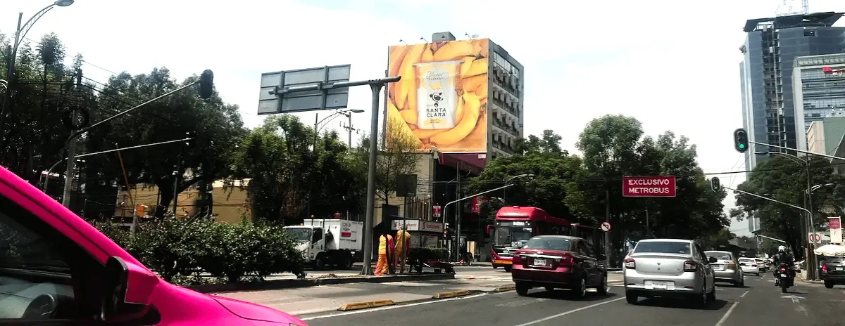 Muro espectacular visto desde avenida