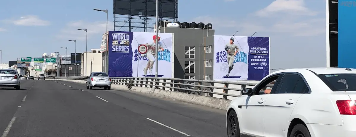 Muro espectacular visto desde puente vehicular