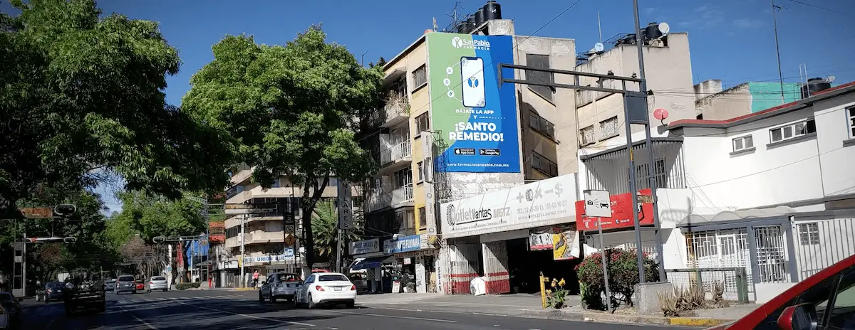 Muro espectacular visto desde avenida