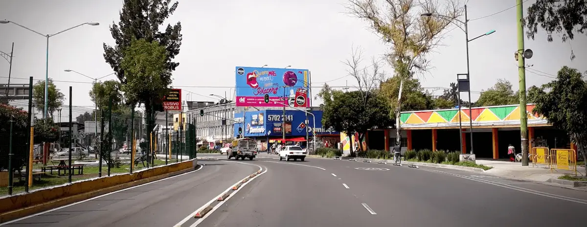 Espectacular en azotea visto desde avenida principal